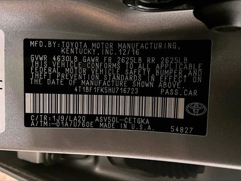 Used 2017 Toyota Camry XLE w/ Moonroof Package image 32