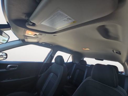 Used 2023 Hyundai Venue FWD image 12