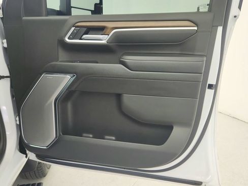 Certified 2025 Chevrolet Silverado 3500 High Country w/ High Country Premium Package AWD/4WD image 32