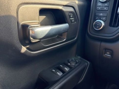 Used 2021 GMC Sierra 1500 4x4 Crew Cab w/ Sierra Value Package image 22