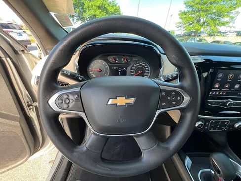 Used 2022 Chevrolet Traverse LS AWD/4WD image 39