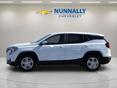 Certified 2024 GMC Terrain SLE FWD image 2