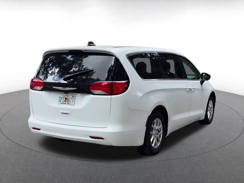 Used 2023 Chrysler Voyager LX FWD image 15