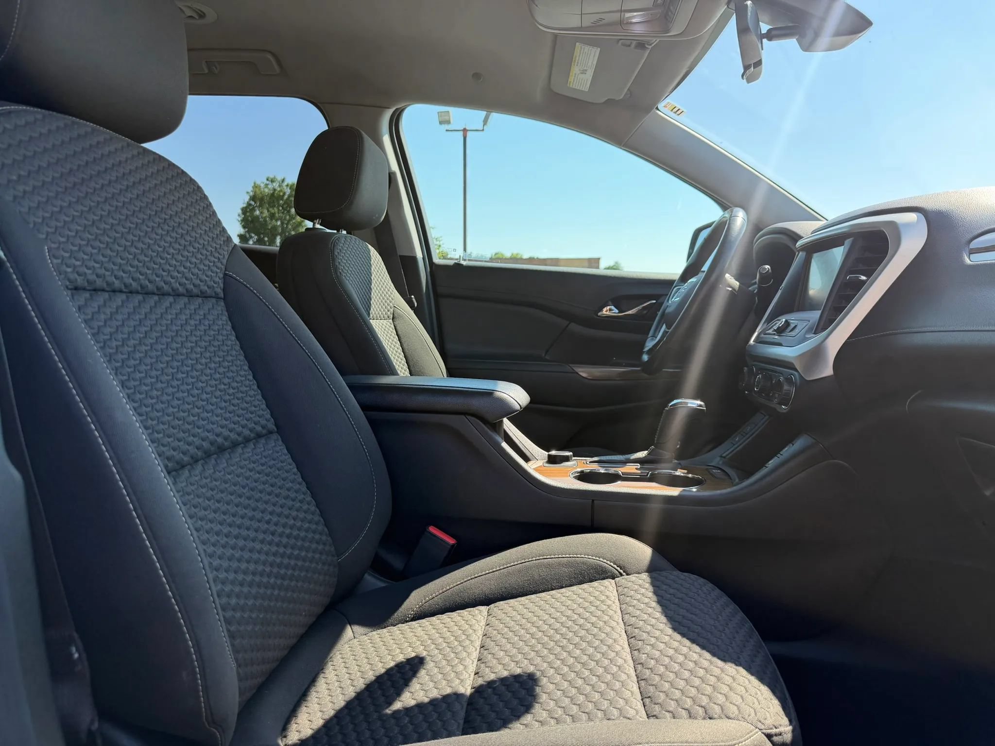 Used 2019 GMC Acadia SLE FWD image 25