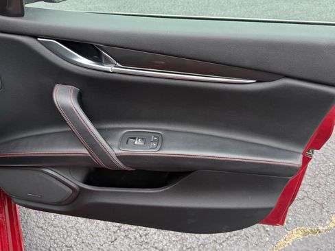 Used 2018 Maserati Ghibli S GranSport image 24