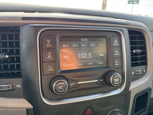 Used 2018 RAM 2500 Tradesman w/ Chrome Appearance Group image 33