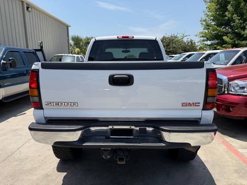 Used 2005 GMC Sierra 2500 SLT w/ Heavy-Duty Power Package AWD/4WD image 9