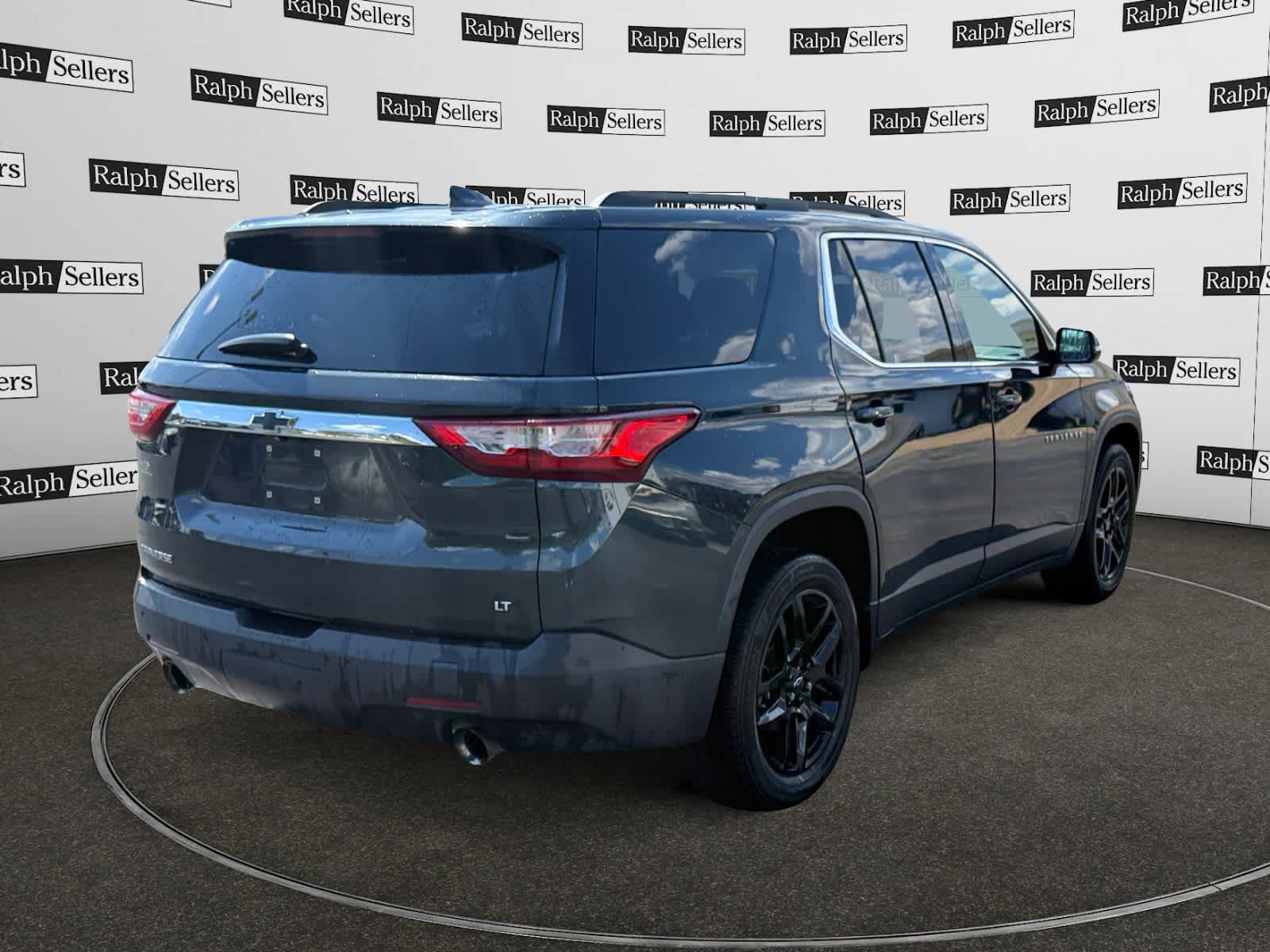 Used 2020 Chevrolet Traverse LT FWD image 6