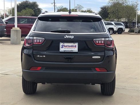 New 2026 Jeep Compass Latitude image 8