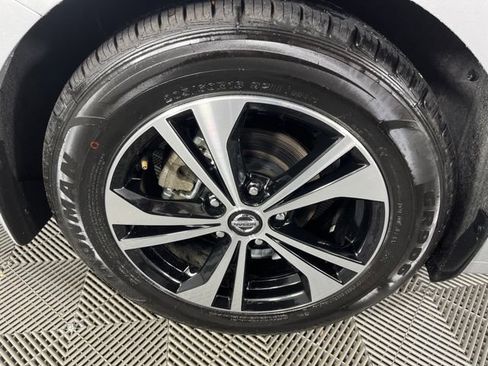 Used 2023 Nissan Sentra SV FWD image 17