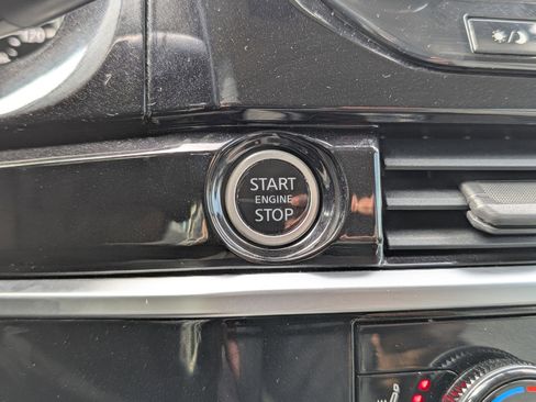 Used 2022 Nissan Pathfinder SL w/ Lighting Package (N92) image 35