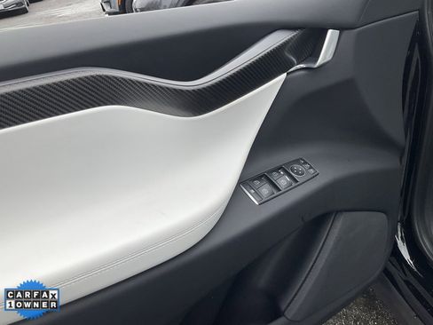 Used 2018 Tesla Model X 75D image 24