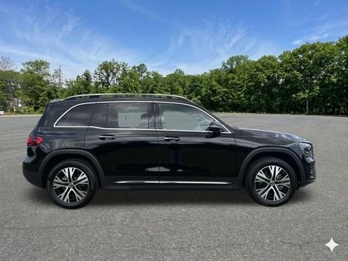 Used 2025 Mercedes-Benz GLB 250 4MATIC image 10