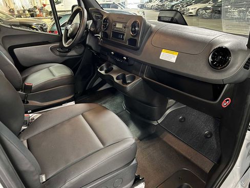 Used 2025 Mercedes-Benz Sprinter 2500 image 11