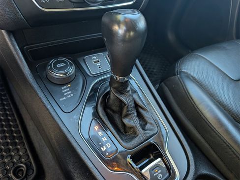 Used 2020 Jeep Cherokee Limited w/ Luxury Group image 31