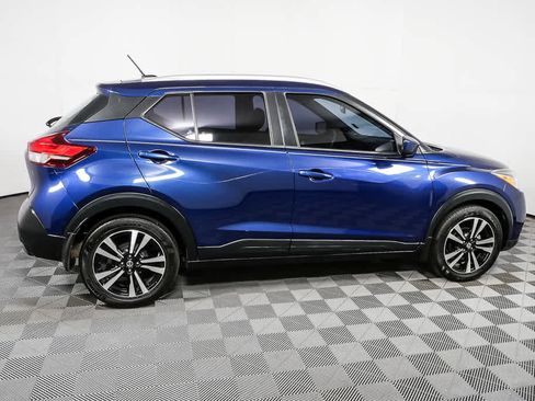 Used 2019 Nissan Kicks SV image 2