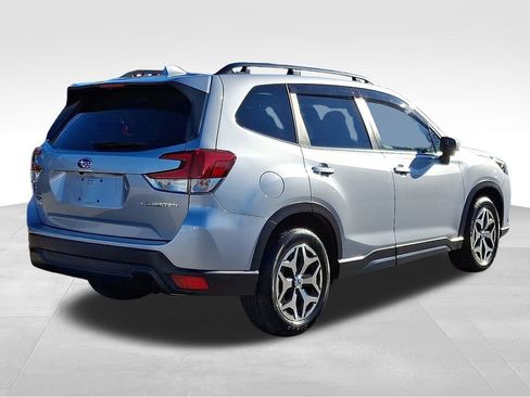 Used 2023 Subaru Forester Premium image 7
