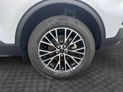 New 2026 Ford Escape SE FWD image 17