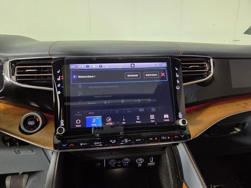 Used 2023 Jeep Grand Wagoneer Series III w/ Rear Seat Video Group 1 AWD/4WD image 18