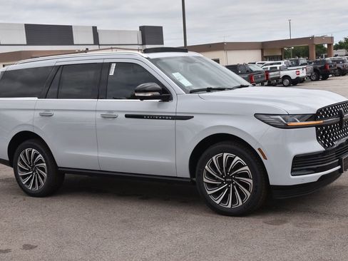 New 2026 Lincoln Navigator Black Label AWD/4WD image 4