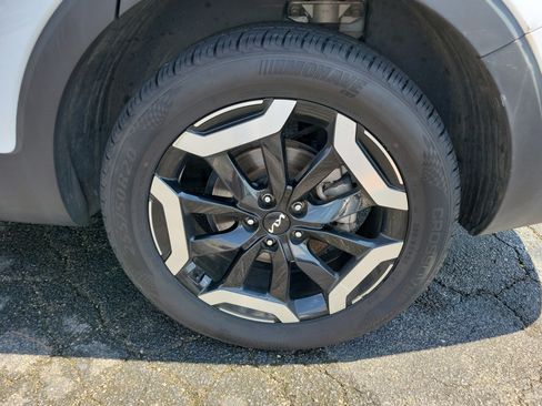 Used 2024 Kia Telluride EX w/ EX Captain's Chair Package FWD image 37