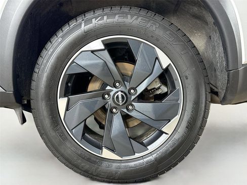 Used 2024 Nissan Rogue SV AWD/4WD image 29