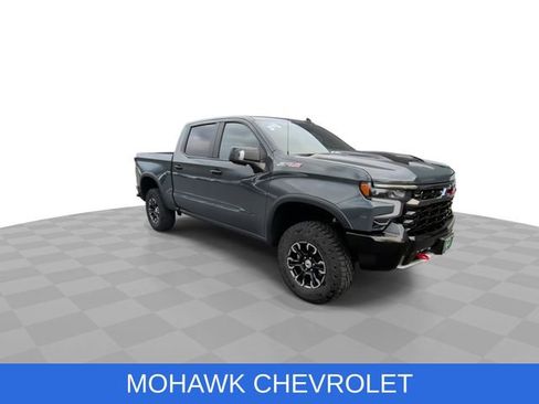 Used 2025 Chevrolet Silverado 1500 ZR2 w/ Technology Package image 2
