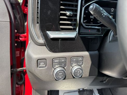 New 2025 GMC Sierra 2500 SLT w/ SLT Premium Package image 17