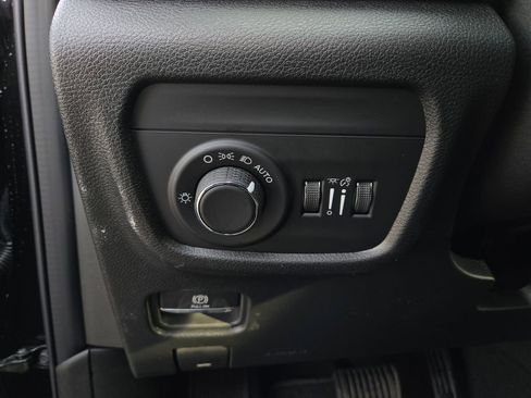 New 2025 Jeep Grand Cherokee Altitude image 13