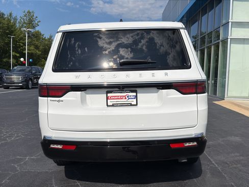 Used 2025 Jeep Wagoneer Series II AWD/4WD image 8