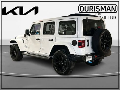 Used 2022 Jeep Wrangler Unlimited Sahara w/ Cold Weather Group image 3