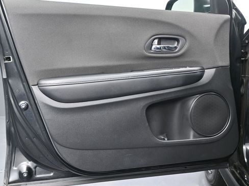 Used 2019 Honda HR-V Sport image 10