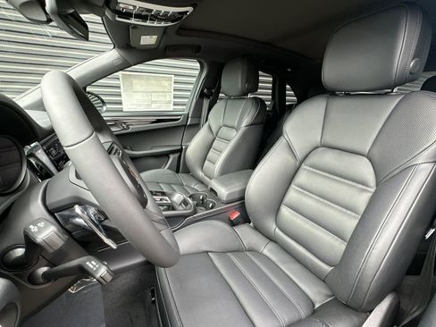 New 2025 Porsche Macan image 5