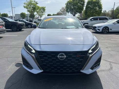 Used 2024 Nissan Altima 2.5 SR FWD image 2