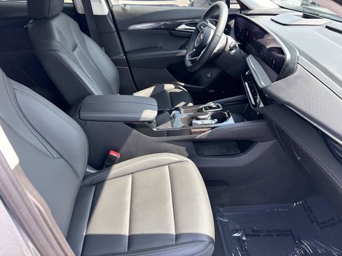 Used 2025 Buick Envision Preferred AWD/4WD image 34