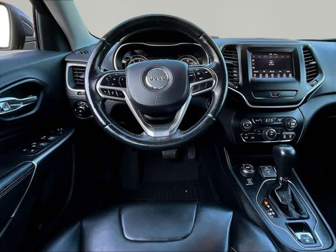 Used 2019 Jeep Cherokee Latitude Plus AWD/4WD image 8