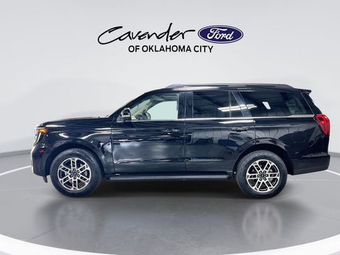 Used 2025 Ford Expedition Active AWD/4WD image 5