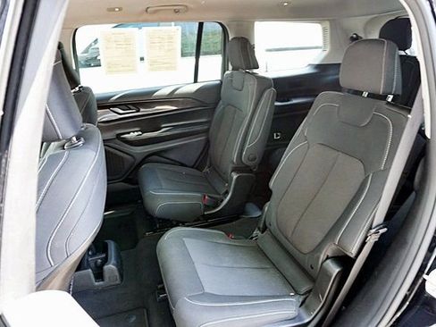 Used 2023 Jeep Grand Cherokee L Laredo RWD image 18