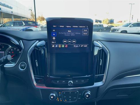 Used 2022 Chevrolet Traverse LT image 27