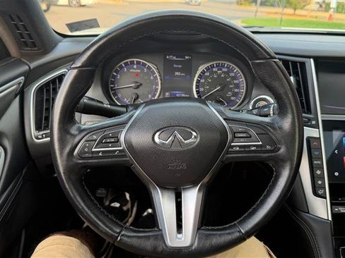 Used 2018 INFINITI Q60 2.0t w/ Moonroof Package RWD image 15