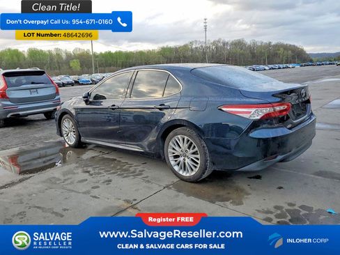 Used 2018 Toyota Camry XLE image 3
