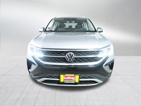 Used 2022 Volkswagen Taos SEL image 2