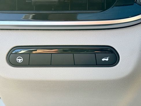 Used 2026 INFINITI QX60 Luxe w/ Cargo Package FWD image 11