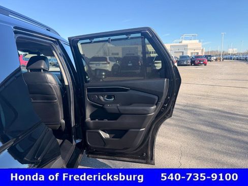 Certified 2025 Honda Pilot Touring image 30