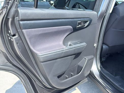 Used 2024 Toyota Highlander LE FWD image 16