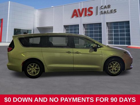 Used 2023 Chrysler Voyager LX FWD image 5