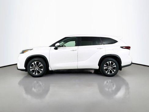 Certified 2024 Toyota Highlander XLE AWD/4WD image 4