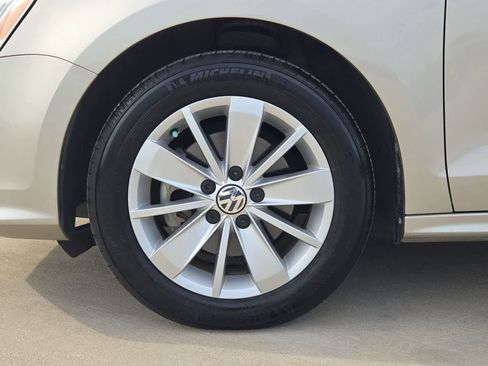 Used 2016 Volkswagen Jetta SE image 12