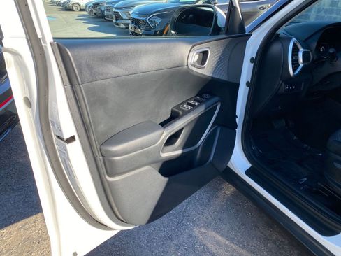 Used 2025 Kia Soul LX w/ LX Technology Package image 18