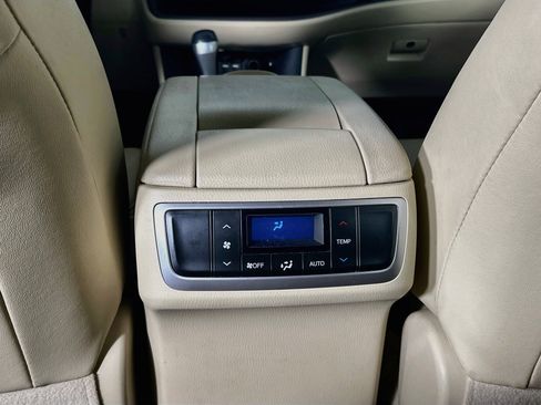 Used 2019 Toyota Highlander XLE FWD image 27